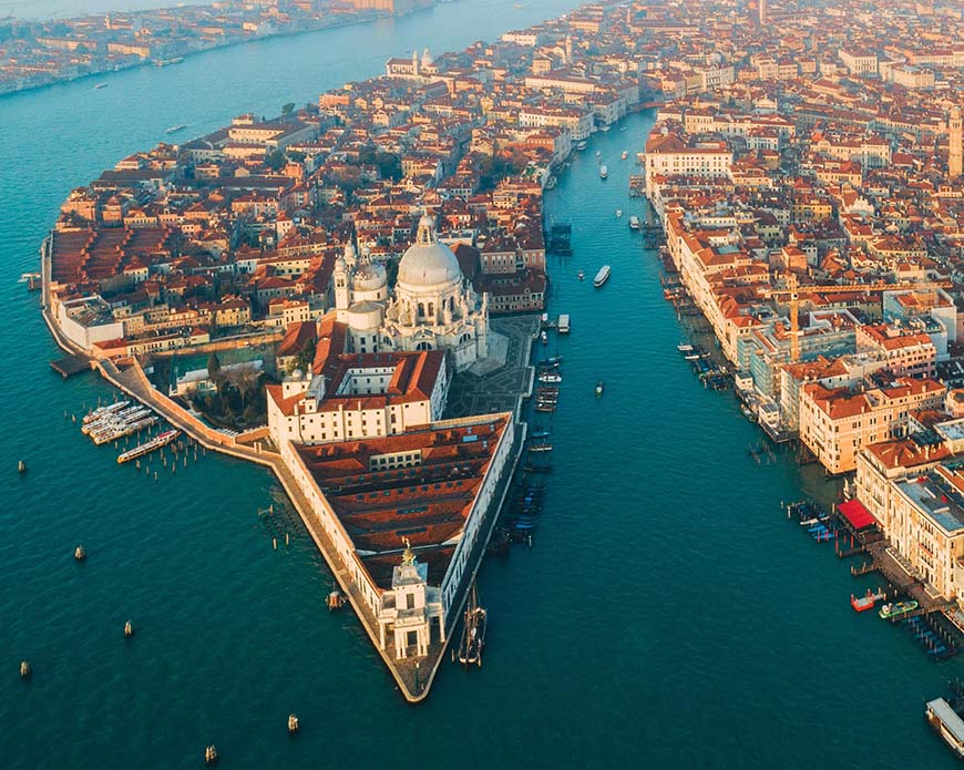 Exploring Venice: Tips for Booking Your Stay