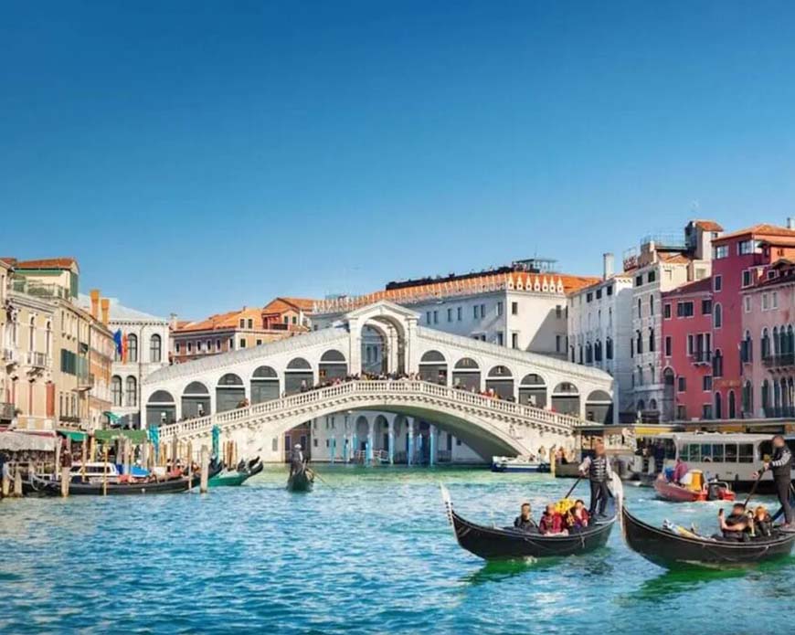 Exploring Venice: Your Guide to Booking Flights and Essential Travel Tips